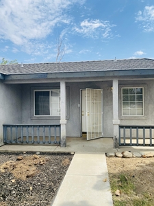 525 E Olivewood Ave, Porterville, CA