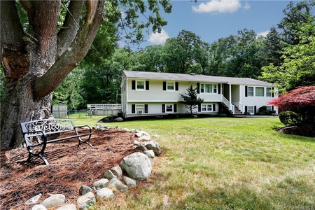14 Dale Rd, Airmont, NY