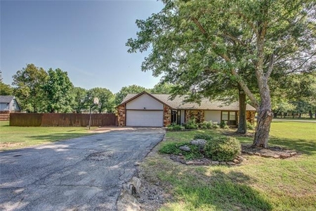 9095 Colonial Dr, Claremore, OK