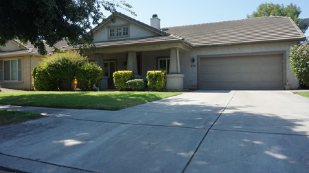 937 W Russell Ave, Visalia, CA