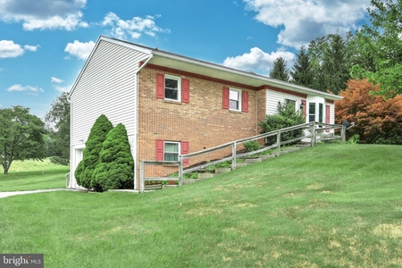 1 Valley View Dr, Windsor, PA