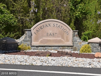 6158 Pohick Station Dr, Fairfax Station, VA