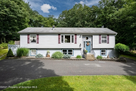 421 Iroquois Loop, Canadensis, PA