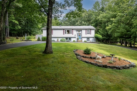 421 Iroquois Loop, Canadensis, PA