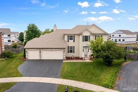 409 Cotoneaster Ct, Oswego, IL