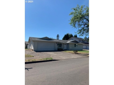 6320 C St, Springfield, OR