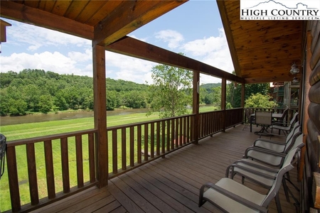 14 River Front Dr, Piney Creek, NC