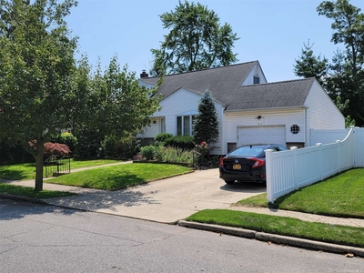 342 Andrew Ave, East Meadow, NY