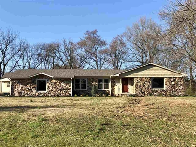 1606 Country Manor Ln, Jonesboro, AR