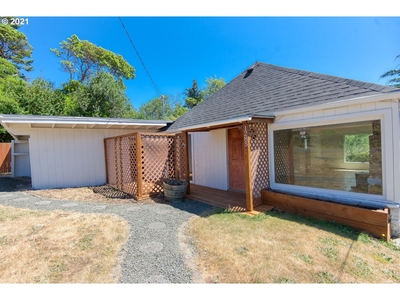 1285 S 8th St, Coos Bay, OR