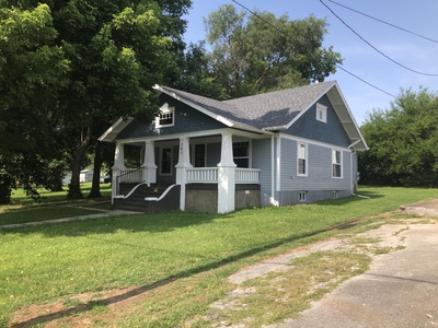 203 S Central Ave, Marionville, MO