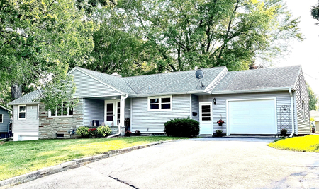 210 Field Dr, Waterford, WI