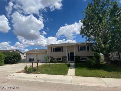 702 Apricot St, Gillette, WY