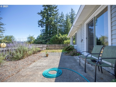 563 16th Ave, Coos Bay, OR