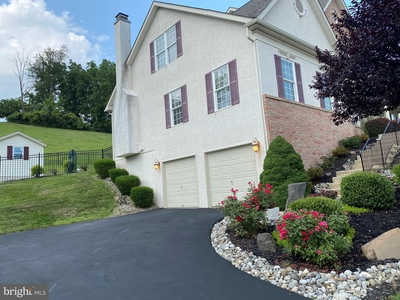 3256 Berry Brow Dr, Chalfont, PA