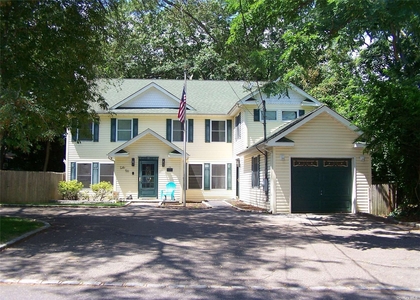 56 Queen Rd, Rocky Point, NY