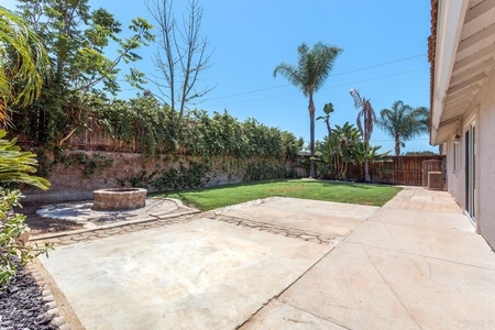 327 Old Stage Ct, Fallbrook, CA