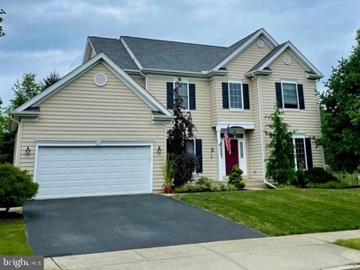 2379 Silvano Dr, Macungie, PA