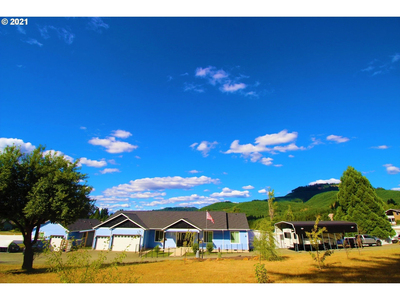 32283 Green Acres Loop, Cottage Grove, OR
