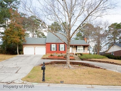 2334 Rolling Hill Rd, Fayetteville, NC