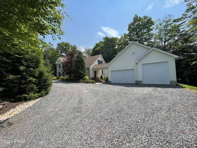 322 Scenic Dr, Blakeslee, PA
