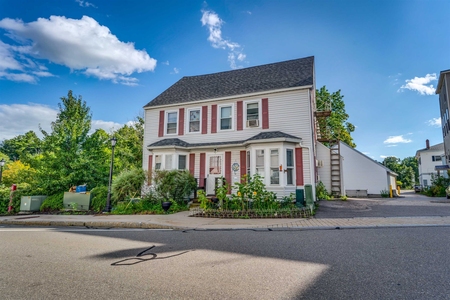 4 Water St, Newmarket, NH