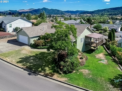 2280 Dovetail Ln, Sutherlin, OR