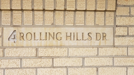 4 W Rolling Hills Dr, Wichita, KS