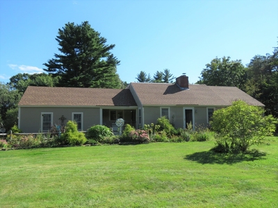 426 Middle Rd, Brentwood, NH
