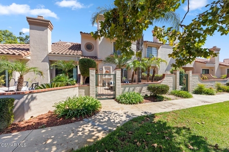 228 Country Club Dr, Simi Valley, CA