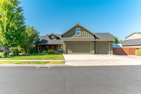 2943 Nw 19th St, Redmond, OR
