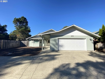 1901 28th Pl, Florence, OR