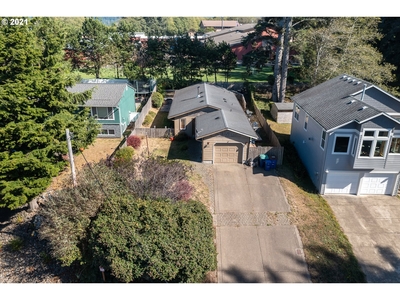 2180 Ne Reef Ave, Lincoln City, OR