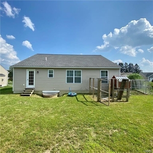 17 Village View Dr, Tully, NY