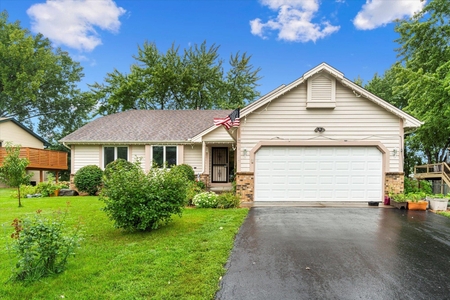 9167 Pineview Ln, Maple Grove, MN