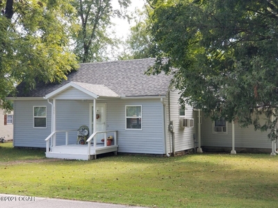 205 W 5th St, Pineville, MO