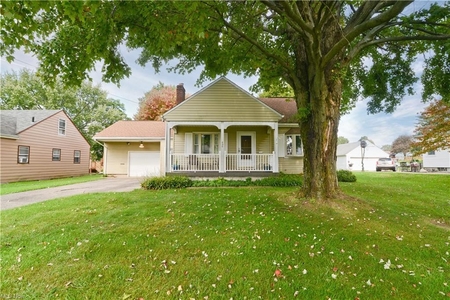 430 Blossom Ave, Campbell, OH
