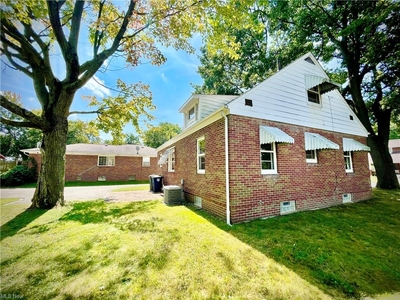 385 Massillon Rd, Akron, OH