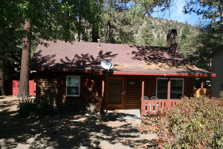 646 Mountain View Ave, Wrightwood, CA