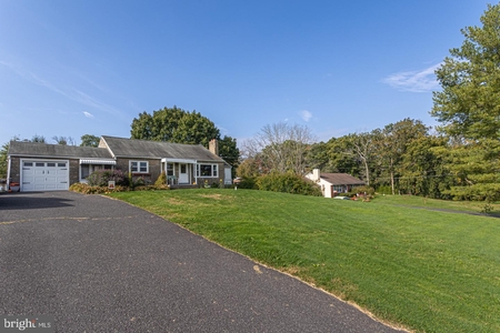 654 County Line Rd, Telford, PA