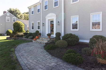 38 Orchard Hill Dr, Wethersfield, CT