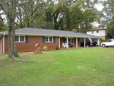 127 Partridge St, Mount Airy, NC