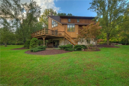24600 Nobottom Rd, Olmsted Twp, OH