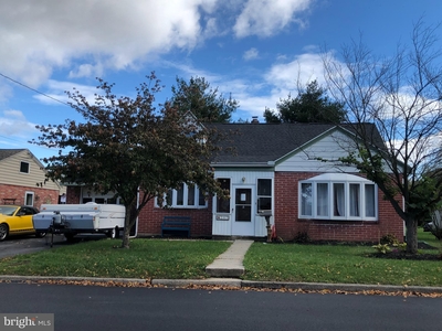 207 N Linden St, Robesonia, PA