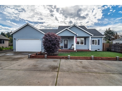 463 S 47th St, Springfield, OR