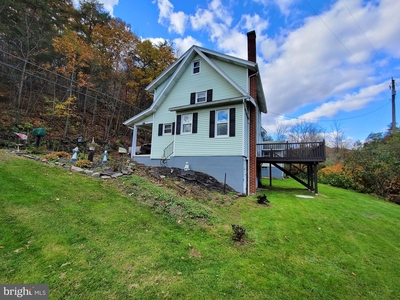 128 N Greenview Rd, Schuylkill Haven, PA