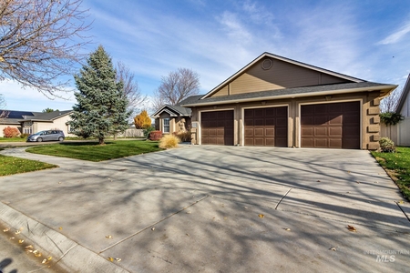11332 W Mission Pointe Dr, Nampa, ID