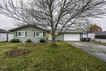1573 Valley View Dr, Medford, OR
