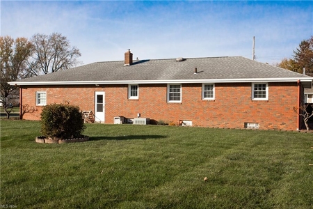 426 Como St, Struthers, OH
