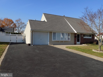 27 Crystal Pl, Levittown, PA